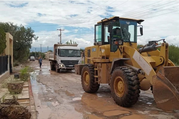 Restablecen servicios en Villa Mazán