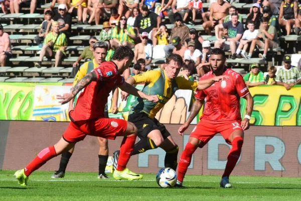 Amargo empate sin goles entre Aldosivi y Barracas