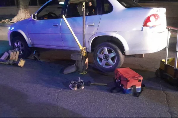 Un taxista pisó a una persona que dormia en Av. Nicolas de Bari