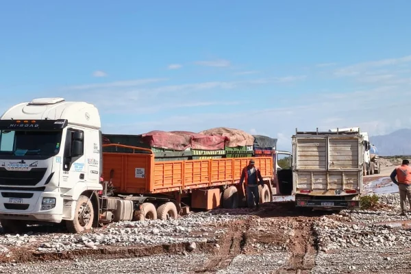 Ruta 40: el tramo La Rioja- Huaco permanece cortado por la creciente