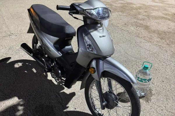 Colisión entre un automóvil y una motocicleta en Chamical: dos jóvenes heridas