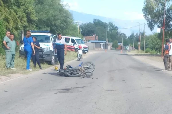 Motociclistas sufrieron lesiones graves tras una fuerte colisión