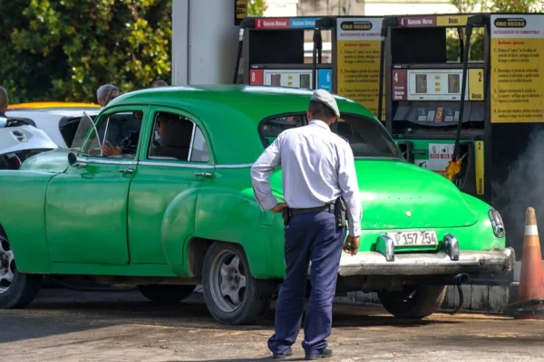 El régimen cubano enfrenta un colapso inminente por la falta de combustible
