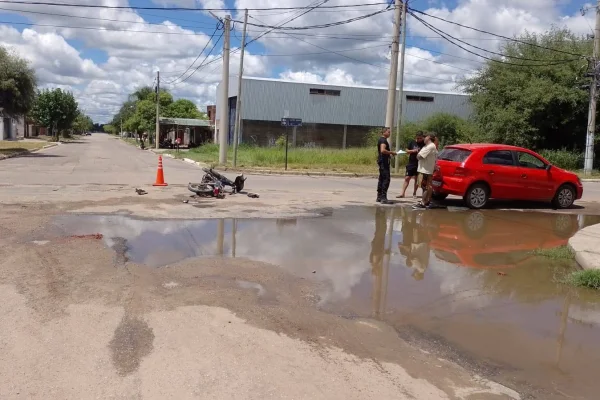 Chamical: accidente de tránsito en barrio Los Paraísos dejó un motociclista herido