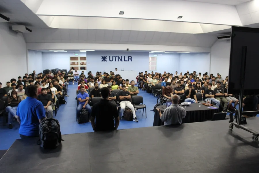 Autoridades. Destacaron la importancia de este primer paso en la vida universitaria.