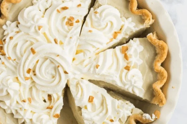 Tarta cremosa de coco: la versión rápida y sin horno con la que vas a sorprender a todos