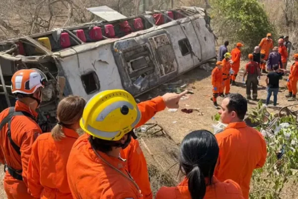 Trágico accidente de un autobús en Brasil: 15 muertos, entre ellos, 3 niños
