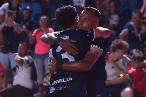 Independiente Rivadavia le ganó a Sarmiento y sigue con puntaje ideal