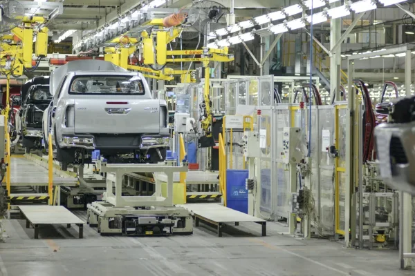 Industria automotriz en crisis: la producción cayó en enero y se derrumbó un 30,1% interanual