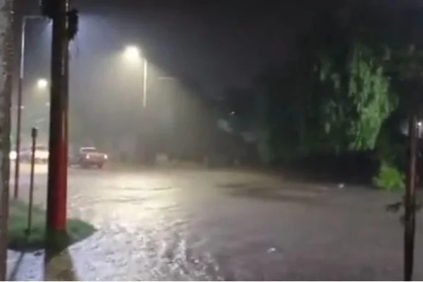 Tras días de calor, la lluvia trajo alivio en la capital