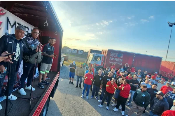 Moyano anunció paro por tiempo indeterminado en Coca Cola