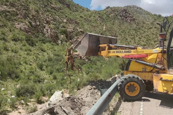 Vialidad realiza tareas de mantenimiento en Ruta 78