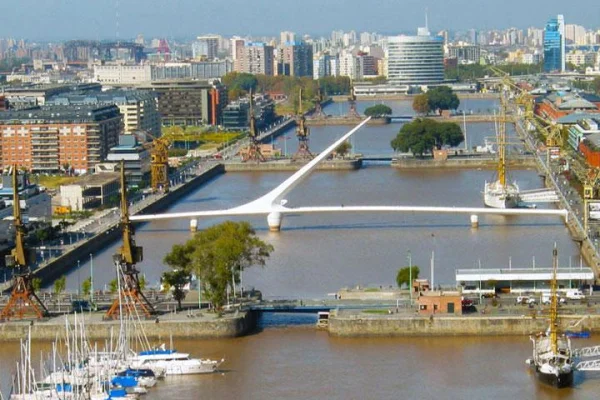 Encontraron el cuerpo de un hombre flotando en un dique de Puerto Madero