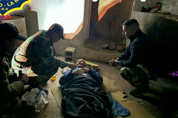 Rescataron a un hombre extraviado en alta montaña