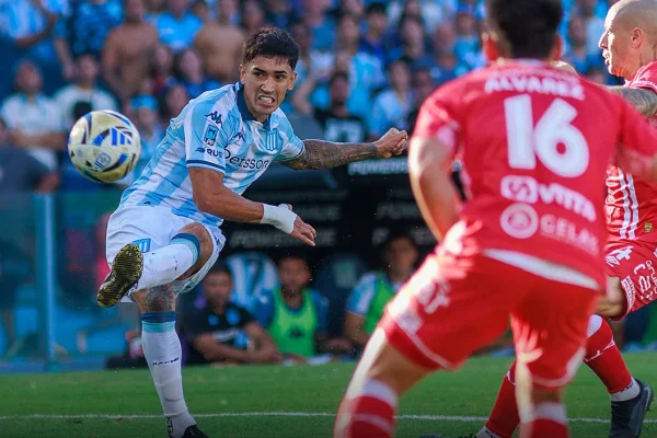 Racing le ganó a Argentinos Juniors y consiguió su primer triunfo