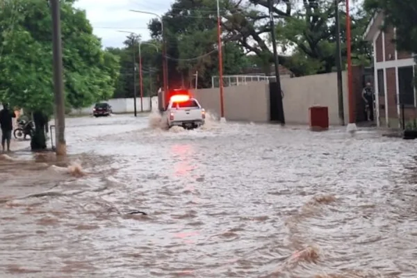 Temporal en Salta: inundaciones, calles anegadas y más de 200 evacuados