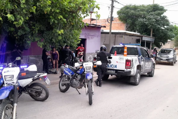Estaba borracho, irrumpió en casa ajena y se acostó a dormir en el comedor