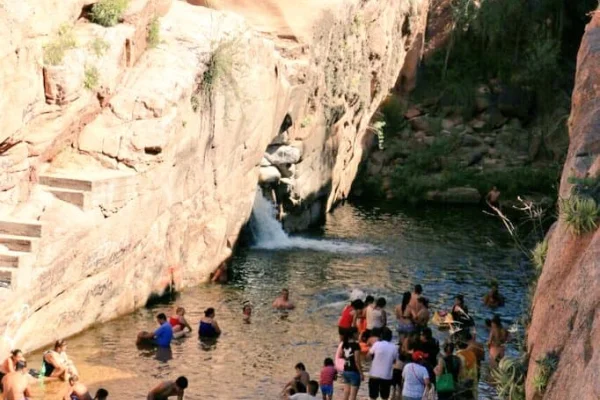 Un policía riojano rescató a un jóven turista cuando se ahogaba en Andolucass