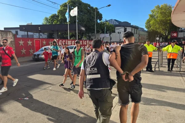 Más de 40 trapitos demorados en las canchas de River, Huracán y Vélez