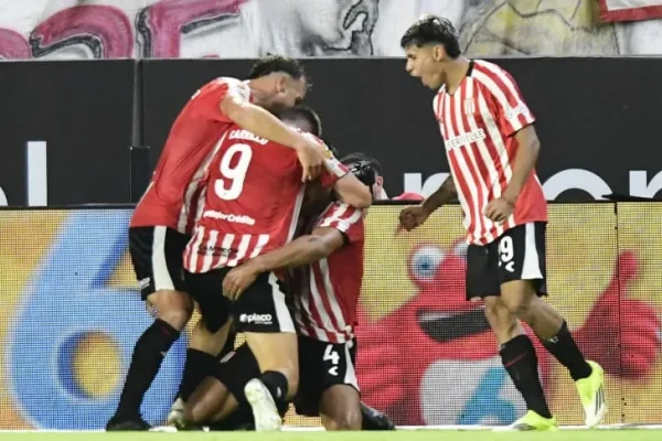 Estudiantes se mide ante Riestra en la Plata