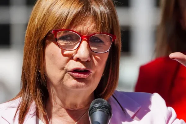 Bullrich se reúne con senadores dialoguistas en busca de votos para la reforma laboral