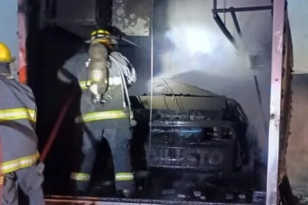 Un incendio consumió el Ford Mustang de un piloto del Turismo Carretera