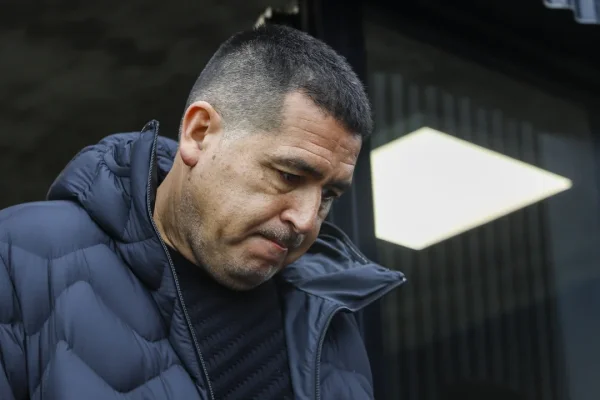 Denunciaron a Riquelme por fraude