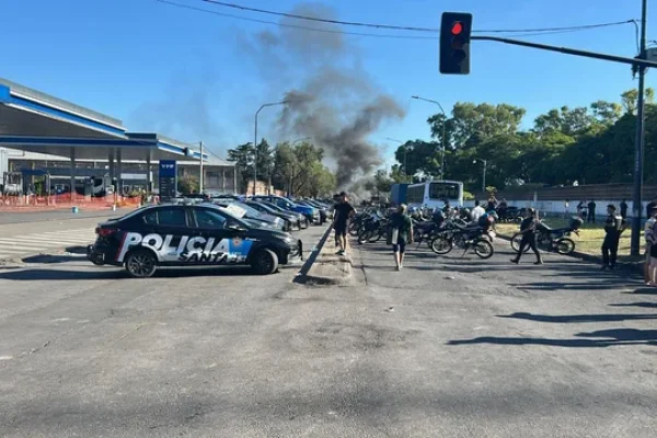 Corte de tránsito y “sirenazo” en Rosario por la protesta policial