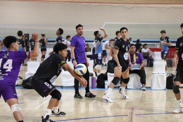 Vóleibol: Poli Evita no pudo cerrarlo y cayó ante Ausonia de San Juan