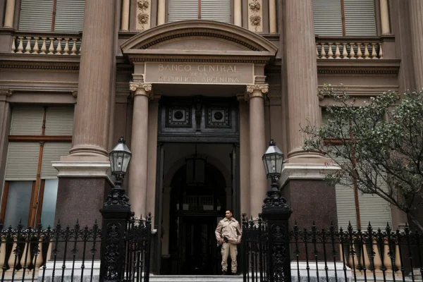 El Banco Central aprovechó la baja del dólar y compró USD 214 millones, la cifra más alta del año