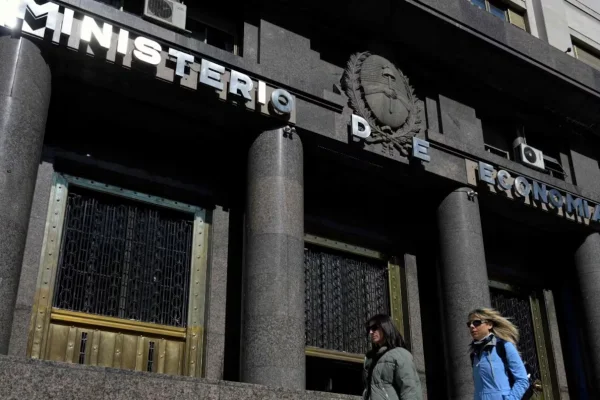 El Gobierno renovó todos sus vencimientos de deuda y convalidó tasas cercanas a 40%