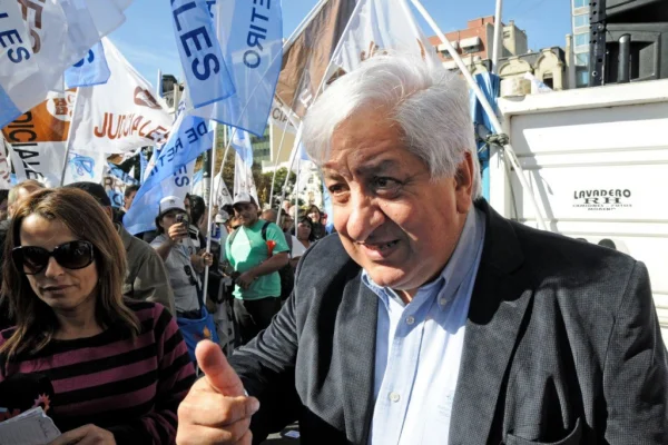 Piumato: “La reforma laboral se aprobó porque corrió la Banelco”