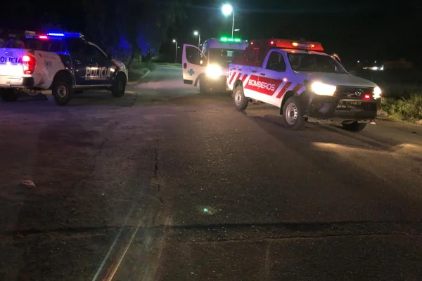 Murió joven tras chocar contra un poste de luz en la Capital