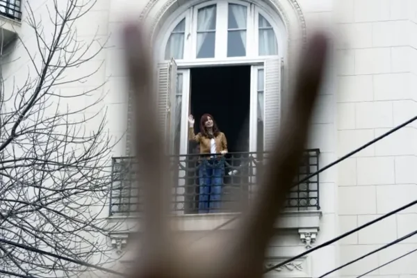 Cristina Kirchner seguirá con tobillera electrónica tras fallo de Casación