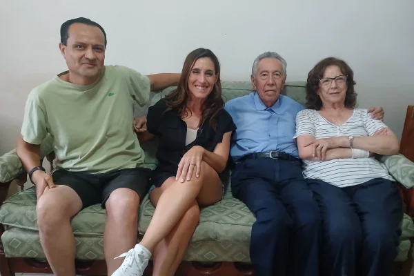 Soledad Pastorutti visitó al destacado poeta Hector David Gatica