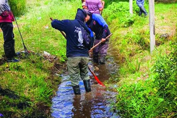 Secretaría del Agua ejecuta operativo de mantenimiento de canales en Nonogasta
