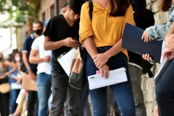 El desempleo golpeó a más de 150 mil trabajadores registrados durante el 2025