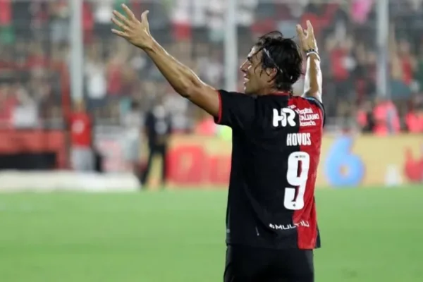 Riestra y Newell’s van por su primer triunfo en el Apertura