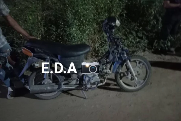 Dos motociclistas sin casco chocaron en Chamical: uno fue hospitalizado