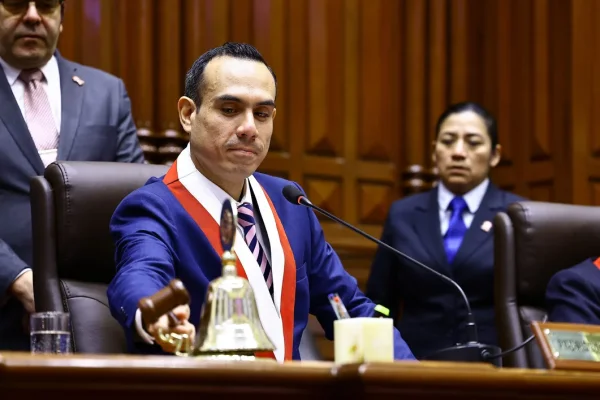 Perú: el Congreso destituye al presidente José Jerí