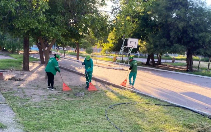Tareas. Desmalezado en el Centro N&ordm; 5, la Colectividad Boliviana, el Centro Vecinal Nueva Esperanza, el Hogar San Jos&eacute; y el helipuerto de la Polic&iacute;a de La Rioja.