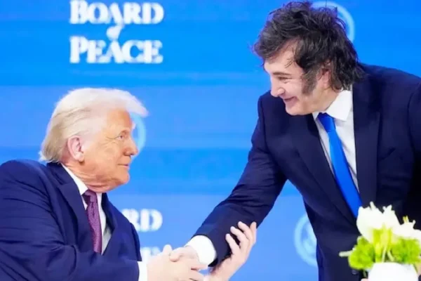 Trump respaldó en público a Milei quien ofreció enviar Cascos Blancos a Gaza