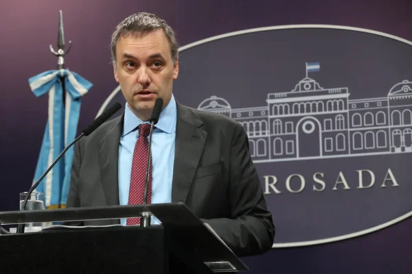 Adorni calificó de “extorsivo” el paro de la CGT y aseguró: “Por algo la gente los odia”