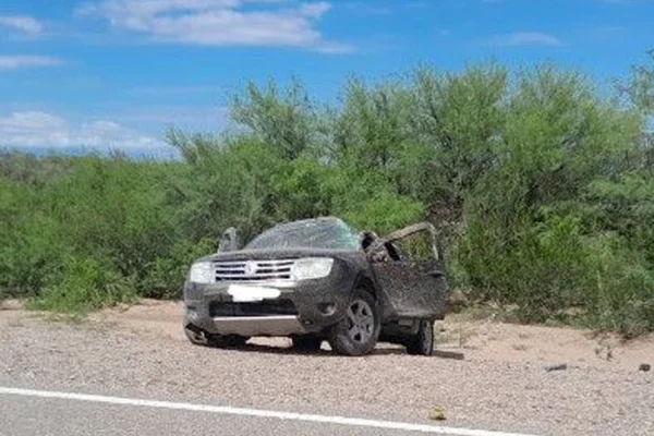 Una familia riojana volcó en Catamarca y sufrieron heridas leves