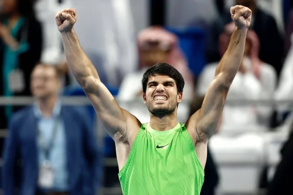 Alcaraz le dio una paliza a Fils y ganó el ATP 500 de Doha