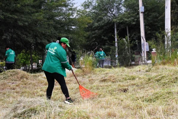 Harán operativos ambientales en el barrio Islas Malvinas para prevenir el dengue