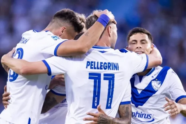 Vélez madrugó a River y agudizó su crisis