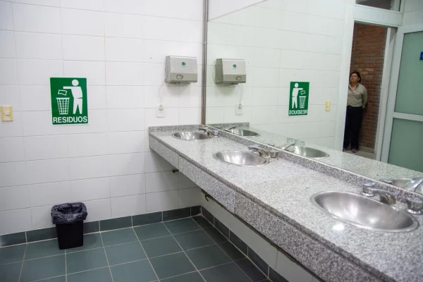 Inauguraron la refacción de los baños del Colegio San Martín