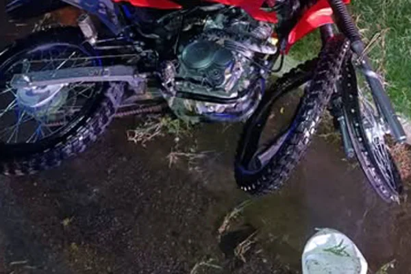 Un menor cayó de su moto y sufrió heridas de consideración