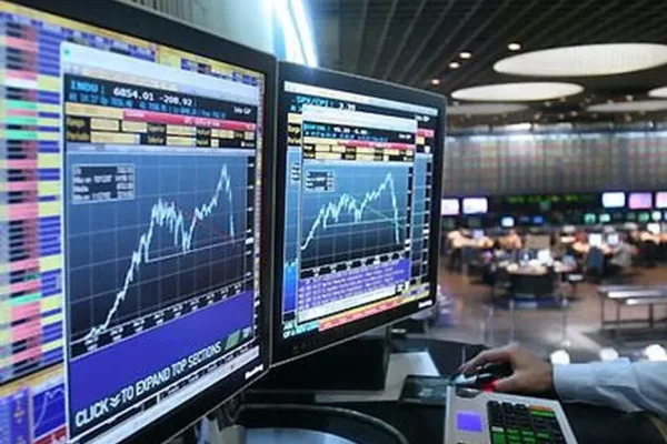 El riesgo país inicia la semana arriba de los 500 puntos